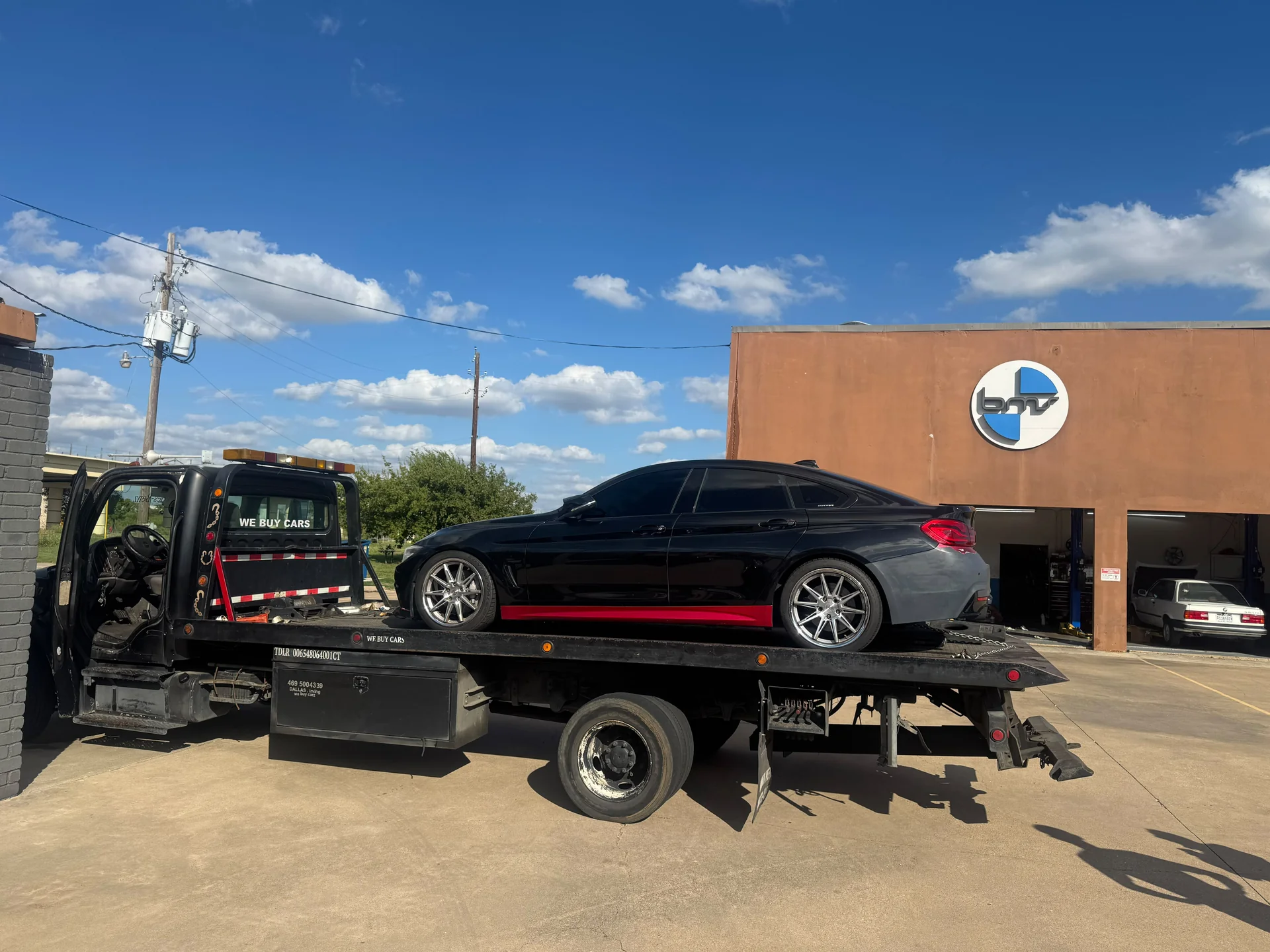 Flatbed Towing Dallas TX - Zero-Contact Vehicle Transport and Roadside Flatbed towing in Dallas TX loading vehicle safely onto platform